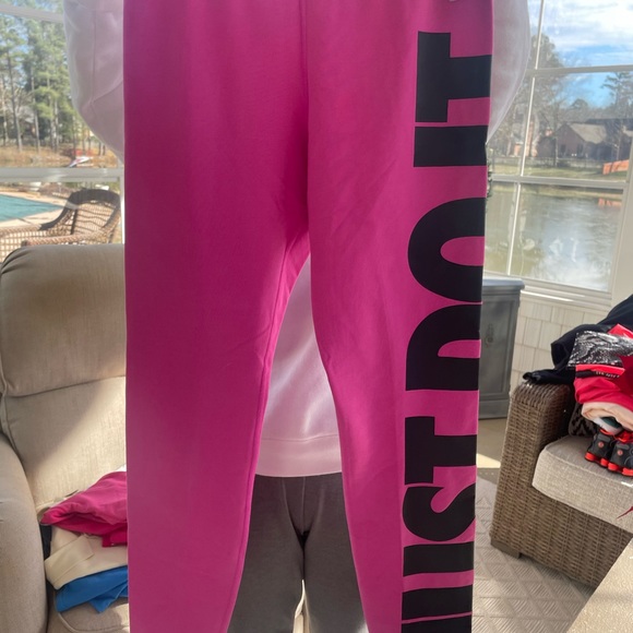 Nike women’s workout leggings. Perfect condition! - Picture 2 of 2